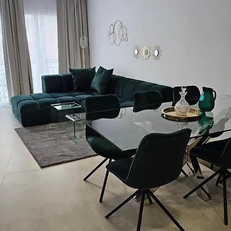 Oasis Jacuzzi Retreat * Marbella