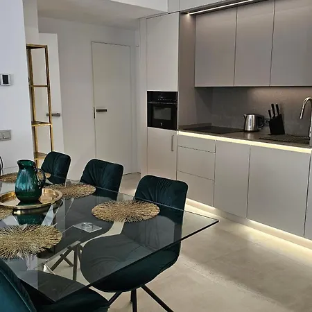 Oasis Jacuzzi Retreat * Marbella