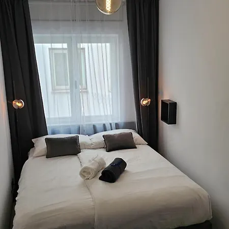 Oasis Jacuzzi Retreat *