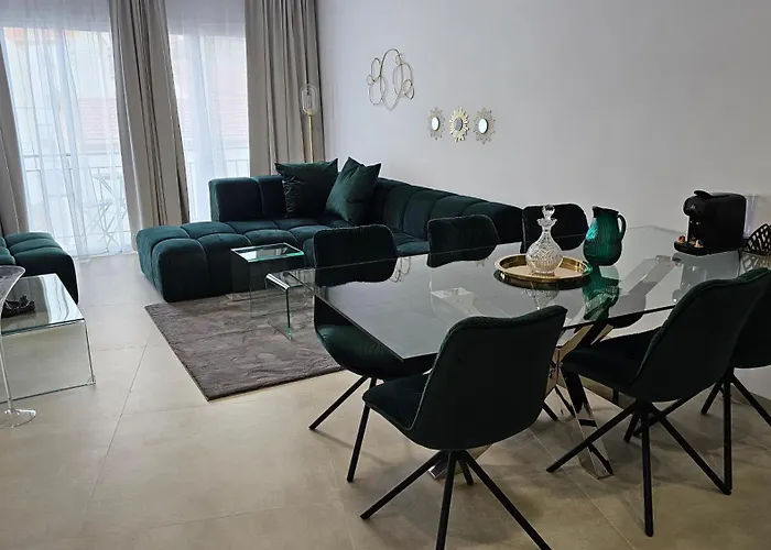 Oasis Jacuzzi Retreat * Марбелья