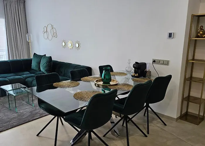 Oasis Jacuzzi Retreat Апартаменты Марбелья