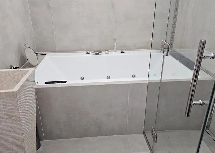 Апартаменты Oasis Jacuzzi Retreat Марбелья