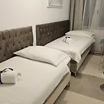 Oasis Jacuzzi Retreat マルベーリャ