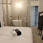 アパート Oasis Jacuzzi Retreat マルベーリャ
