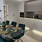 Oasis Jacuzzi Retreat * Marbella