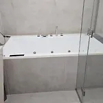 アパート Oasis Jacuzzi Retreat マルベーリャ