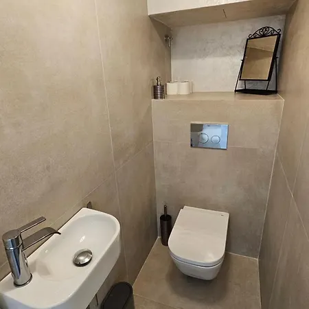 דירה Oasis Jacuzzi Retreat מארבלה