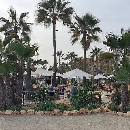 Oasis Jacuzzi Retreat דירה