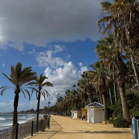 Oasis Jacuzzi Retreat דירה