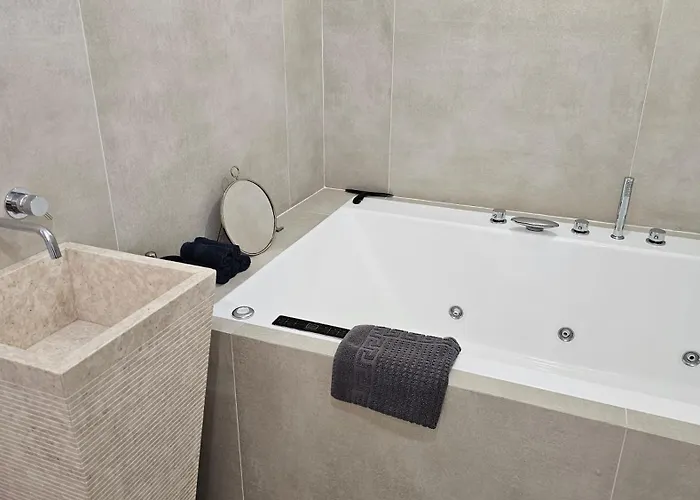 Oasis Jacuzzi Retreat Appartement